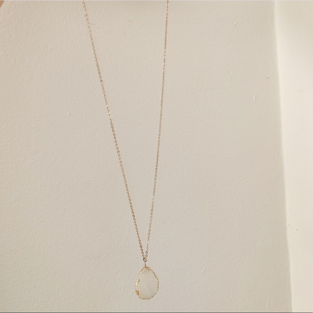 18” gold chain white drop pendant necklace - Picture 4 of 4